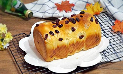 Bread with Raisins